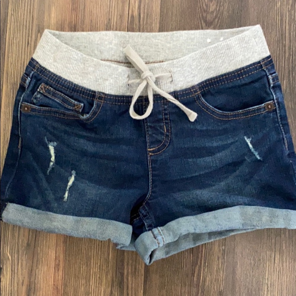 Justice pull on Jean shorts